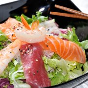 ENSALADA DE SASHIMI